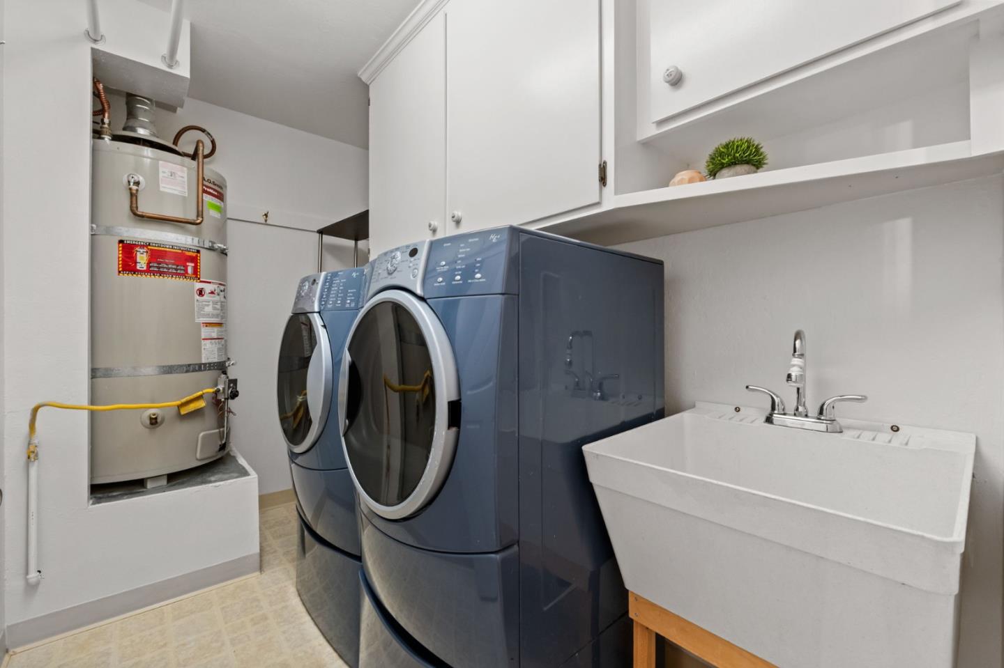 Detail Gallery Image 37 of 51 For 1631 Grant Rd, Mountain View,  CA 94040 - 4 Beds | 3 Baths