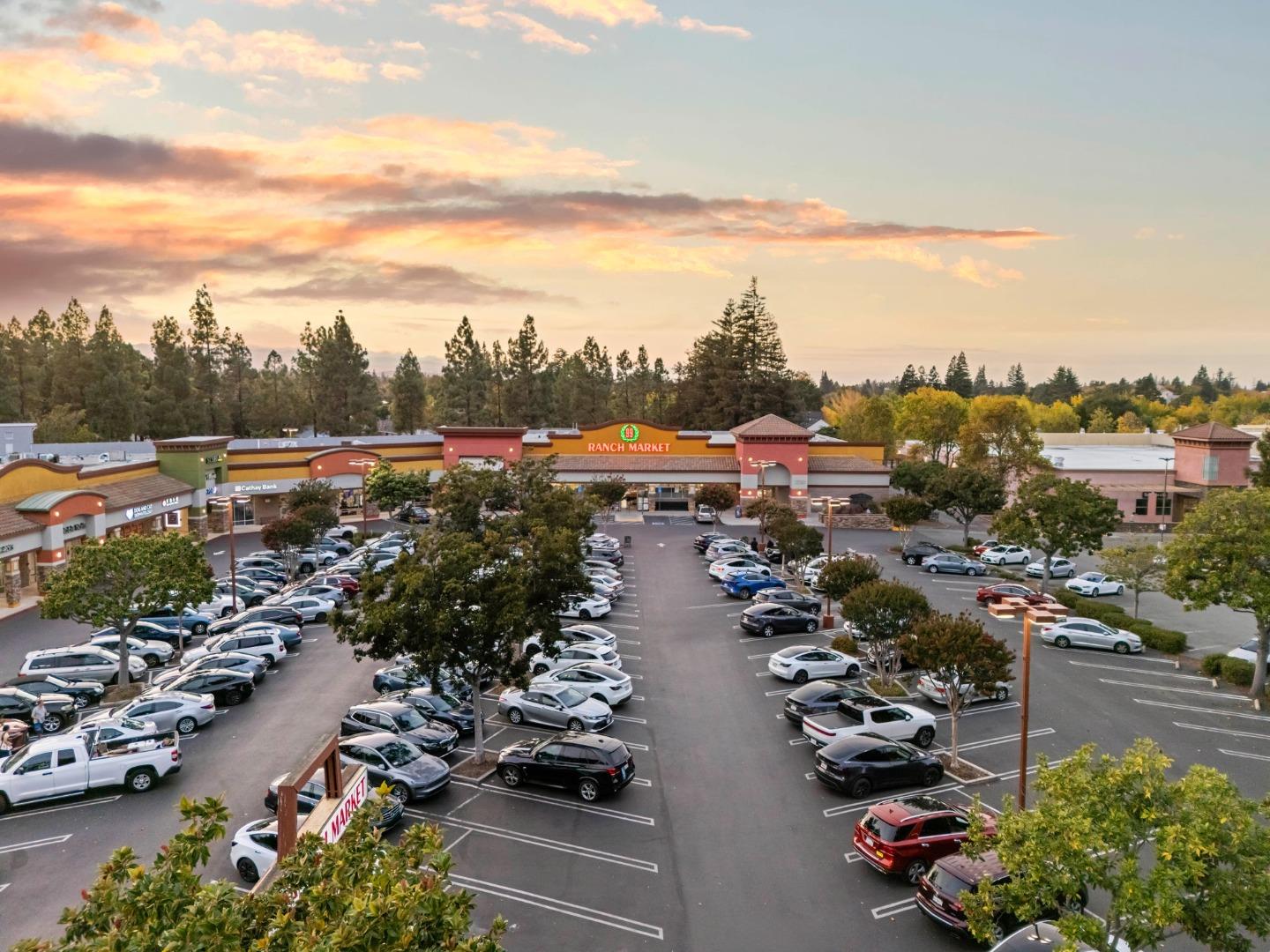 Detail Gallery Image 47 of 51 For 1631 Grant Rd, Mountain View,  CA 94040 - 4 Beds | 3 Baths