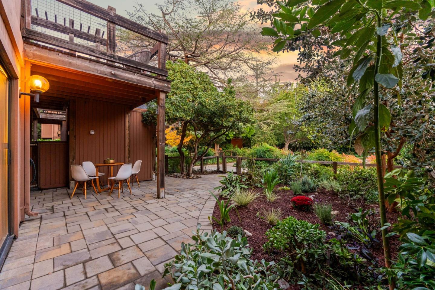 Detail Gallery Image 8 of 51 For 1631 Grant Rd, Mountain View,  CA 94040 - 4 Beds | 3 Baths