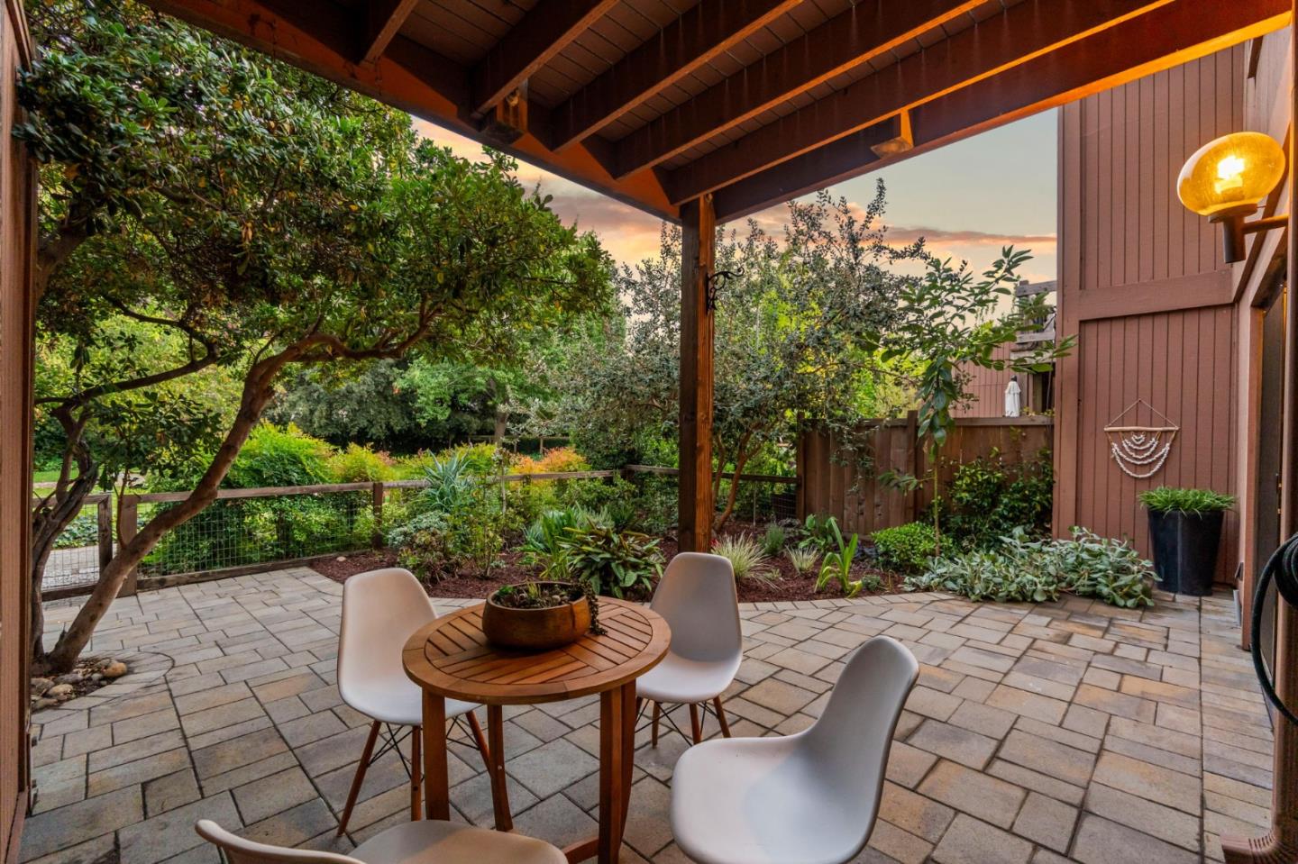 Detail Gallery Image 9 of 51 For 1631 Grant Rd, Mountain View,  CA 94040 - 4 Beds | 3 Baths