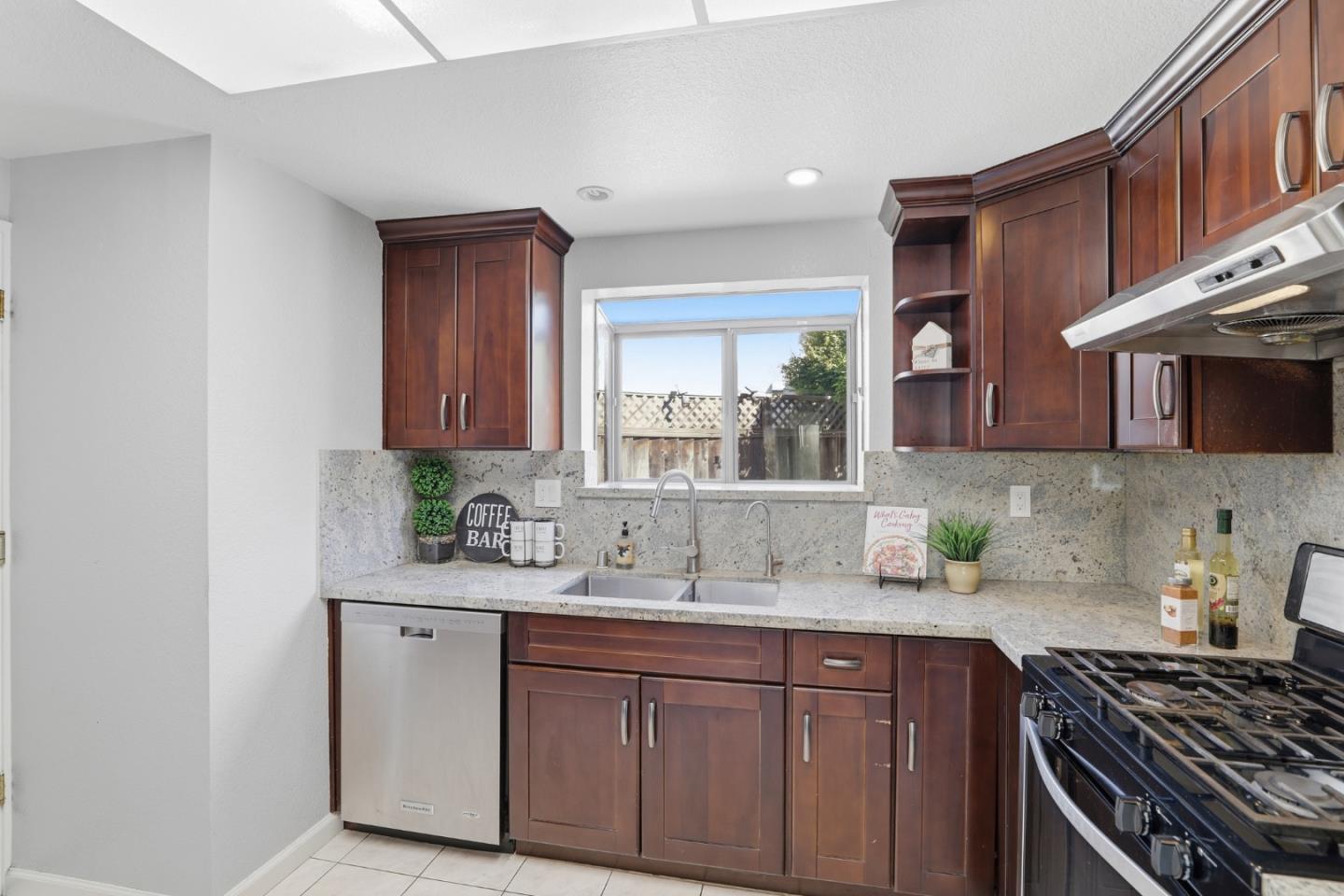 Detail Gallery Image 10 of 28 For 7266 Sleepy Creek Dr, San Jose,  CA 95120 - 3 Beds | 2/1 Baths