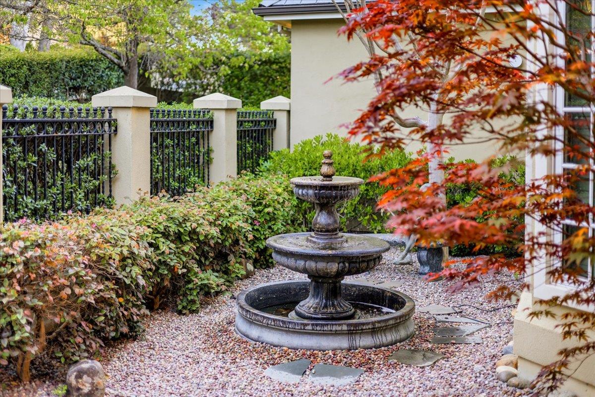 Detail Gallery Image 10 of 199 For 1215 Tournament Dr, Hillsborough,  CA 94010 - 7 Beds | 7/2 Baths