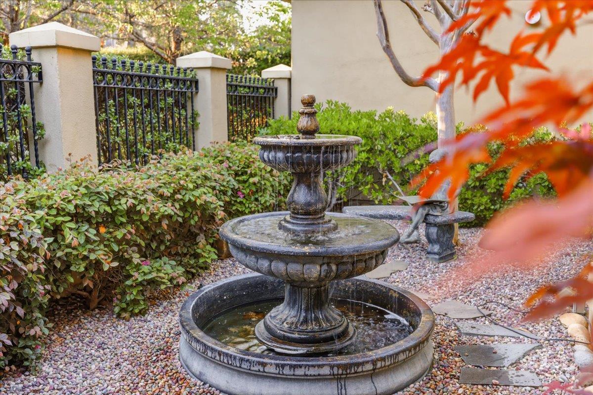 Detail Gallery Image 11 of 199 For 1215 Tournament Dr, Hillsborough,  CA 94010 - 7 Beds | 7/2 Baths