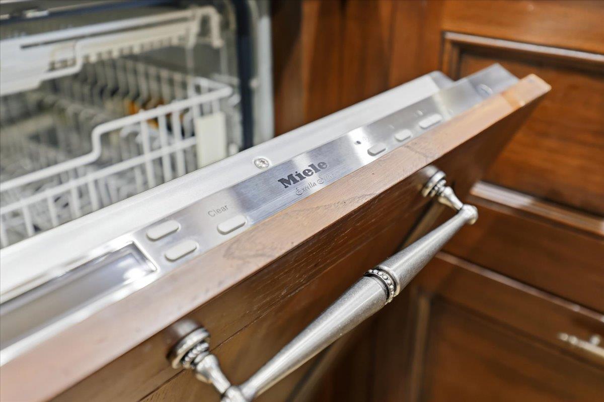 Detail Gallery Image 113 of 199 For 1215 Tournament Dr, Hillsborough,  CA 94010 - 7 Beds | 7/2 Baths