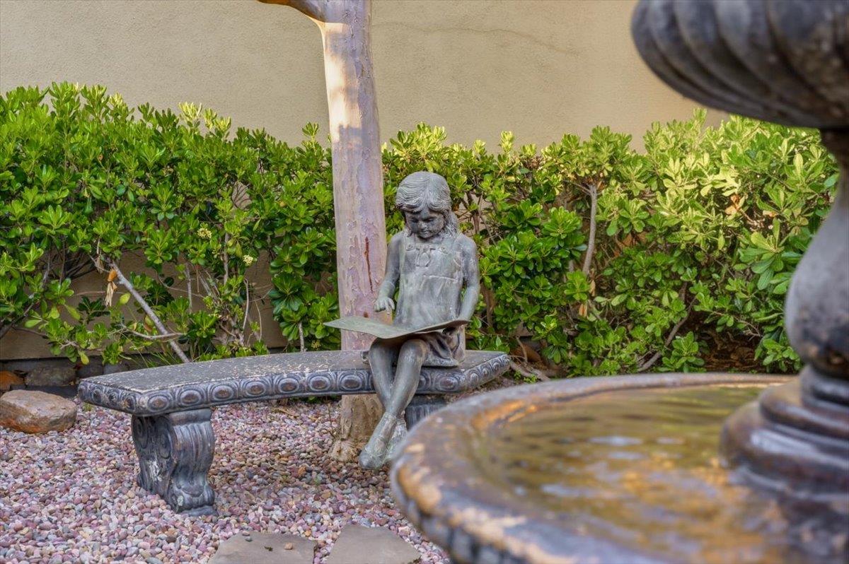 Detail Gallery Image 13 of 199 For 1215 Tournament Dr, Hillsborough,  CA 94010 - 7 Beds | 7/2 Baths