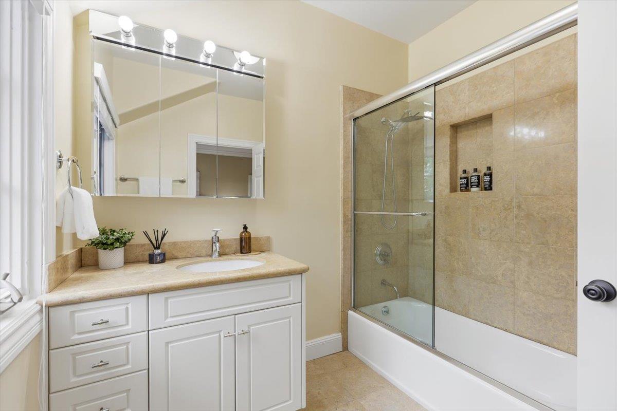 Detail Gallery Image 135 of 199 For 1215 Tournament Dr, Hillsborough,  CA 94010 - 7 Beds | 7/2 Baths