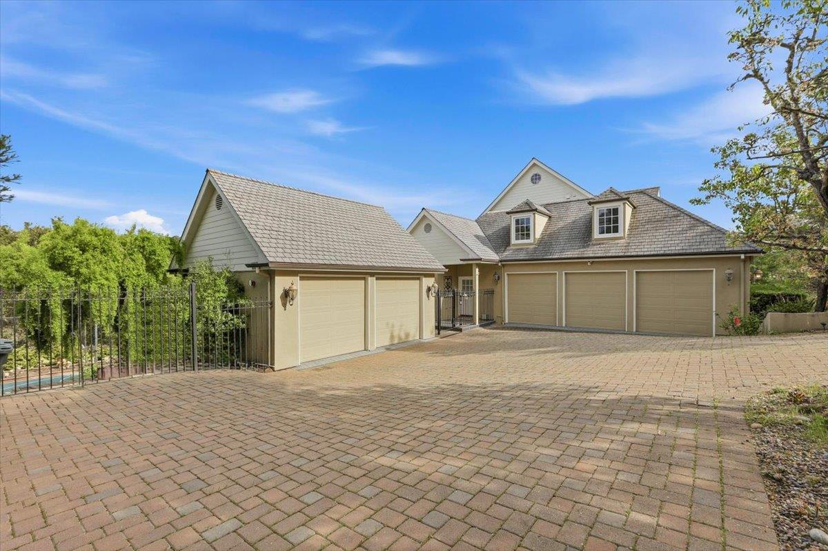 Detail Gallery Image 166 of 199 For 1215 Tournament Dr, Hillsborough,  CA 94010 - 7 Beds | 7/2 Baths