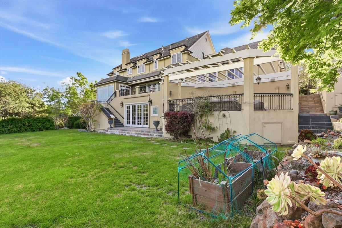 Detail Gallery Image 175 of 199 For 1215 Tournament Dr, Hillsborough,  CA 94010 - 7 Beds | 7/2 Baths