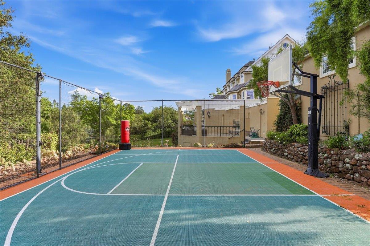 Detail Gallery Image 183 of 199 For 1215 Tournament Dr, Hillsborough,  CA 94010 - 7 Beds | 7/2 Baths