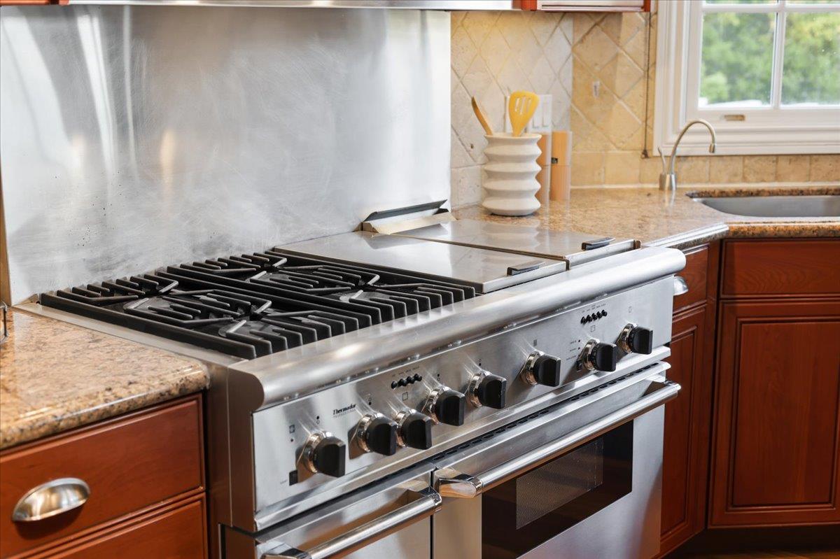 Detail Gallery Image 56 of 199 For 1215 Tournament Dr, Hillsborough,  CA 94010 - 7 Beds | 7/2 Baths