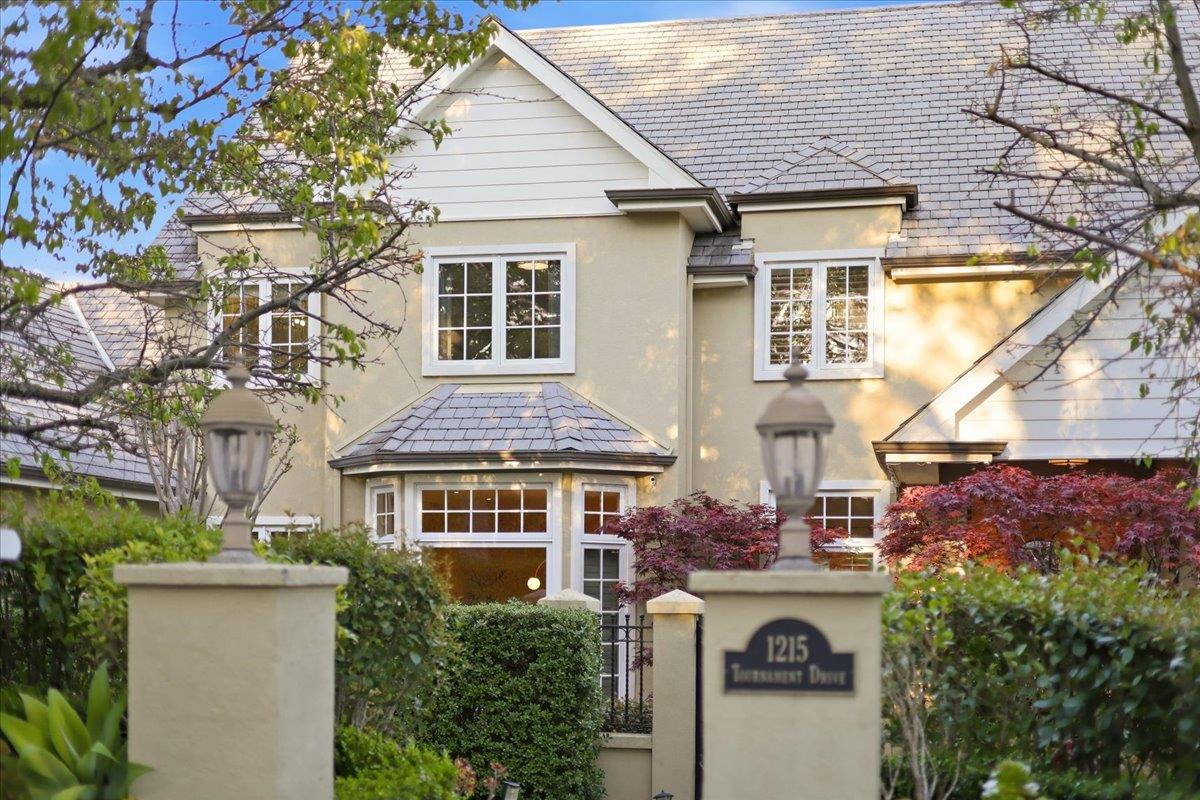 Detail Gallery Image 7 of 199 For 1215 Tournament Dr, Hillsborough,  CA 94010 - 7 Beds | 7/2 Baths