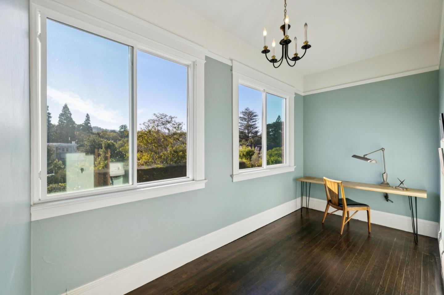 Detail Gallery Image 11 of 23 For 715 Brewer Dr, Hillsborough,  CA 94010 - 6 Beds | 4 Baths