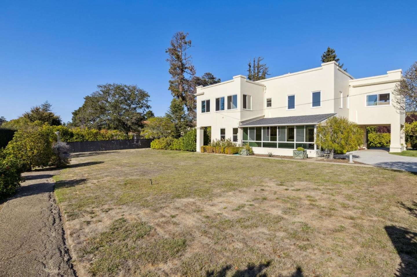 Detail Gallery Image 12 of 23 For 715 Brewer Dr, Hillsborough,  CA 94010 - 6 Beds | 4 Baths