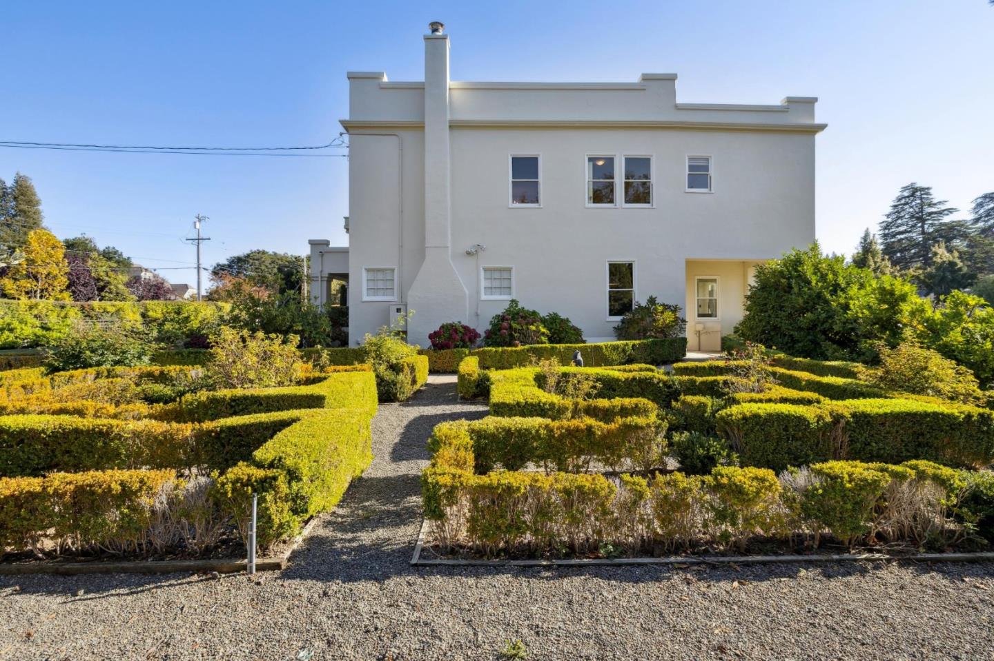 Detail Gallery Image 18 of 23 For 715 Brewer Dr, Hillsborough,  CA 94010 - 6 Beds | 4 Baths