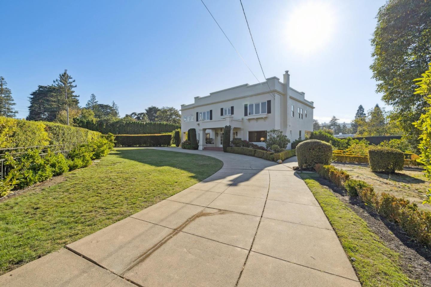 Detail Gallery Image 2 of 23 For 715 Brewer Dr, Hillsborough,  CA 94010 - 6 Beds | 4 Baths