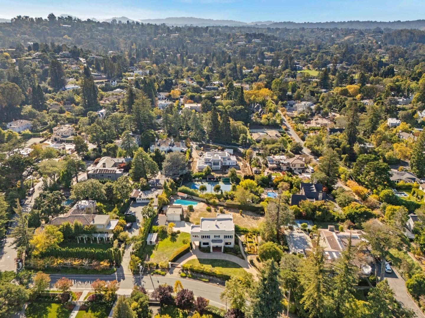 Detail Gallery Image 21 of 23 For 715 Brewer Dr, Hillsborough,  CA 94010 - 6 Beds | 4 Baths