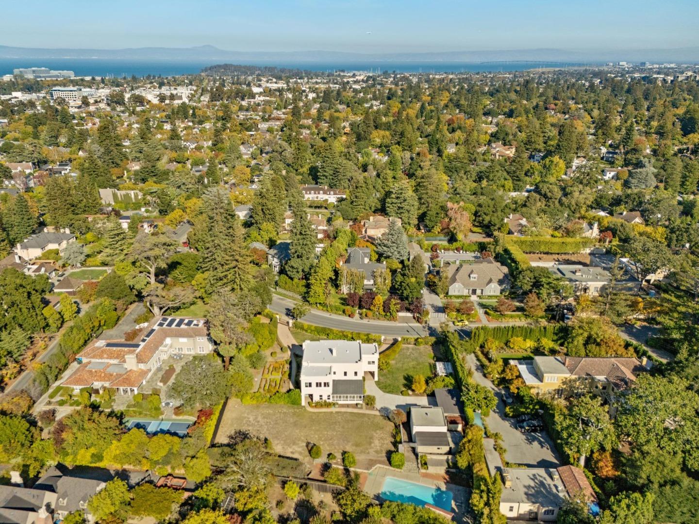 Detail Gallery Image 22 of 23 For 715 Brewer Dr, Hillsborough,  CA 94010 - 6 Beds | 4 Baths