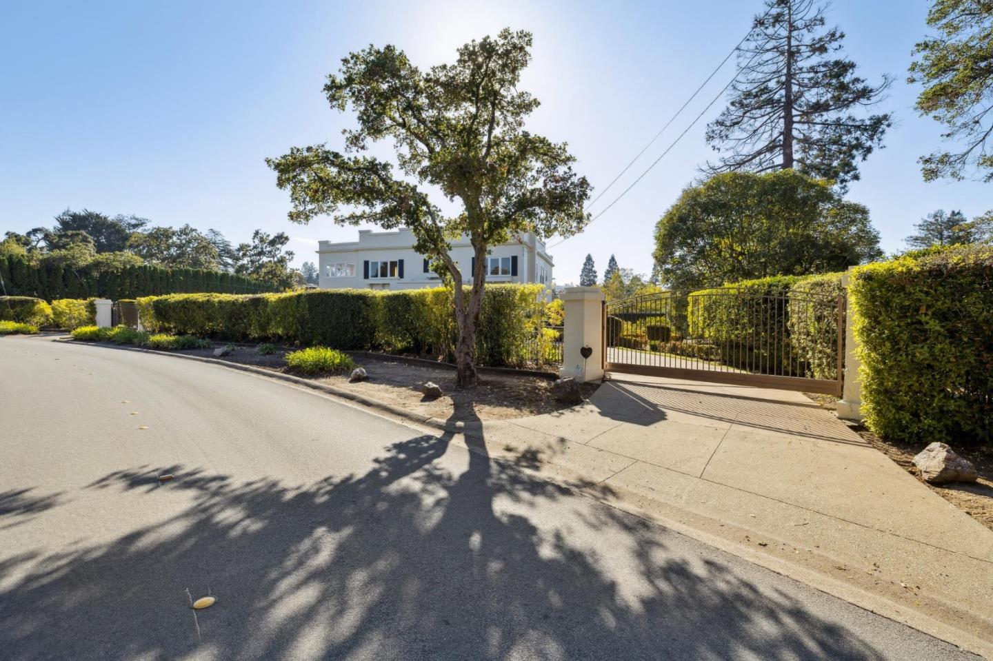 Detail Gallery Image 23 of 23 For 715 Brewer Dr, Hillsborough,  CA 94010 - 6 Beds | 4 Baths