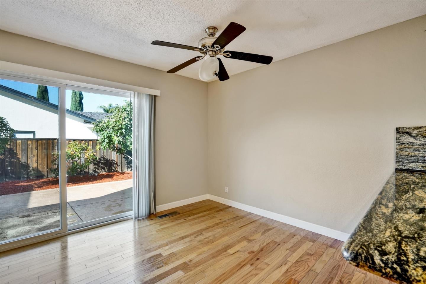 Detail Gallery Image 13 of 42 For 6137 Inglewood Dr, Pleasanton,  CA 94588 - 4 Beds | 2 Baths