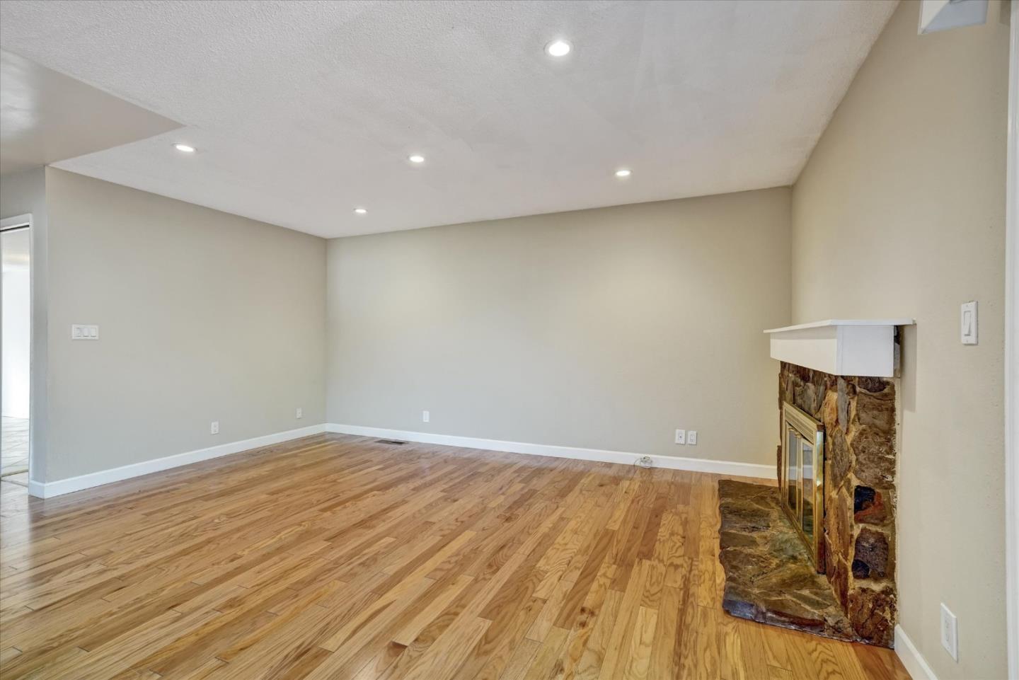 Detail Gallery Image 15 of 42 For 6137 Inglewood Dr, Pleasanton,  CA 94588 - 4 Beds | 2 Baths