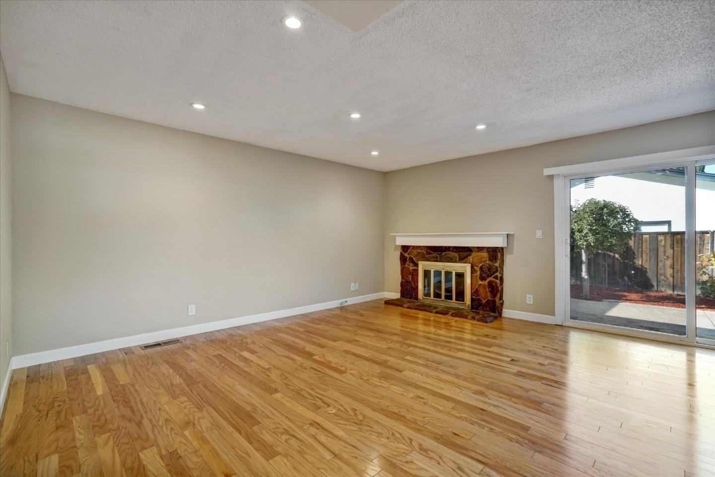 Detail Gallery Image 16 of 42 For 6137 Inglewood Dr, Pleasanton,  CA 94588 - 4 Beds | 2 Baths