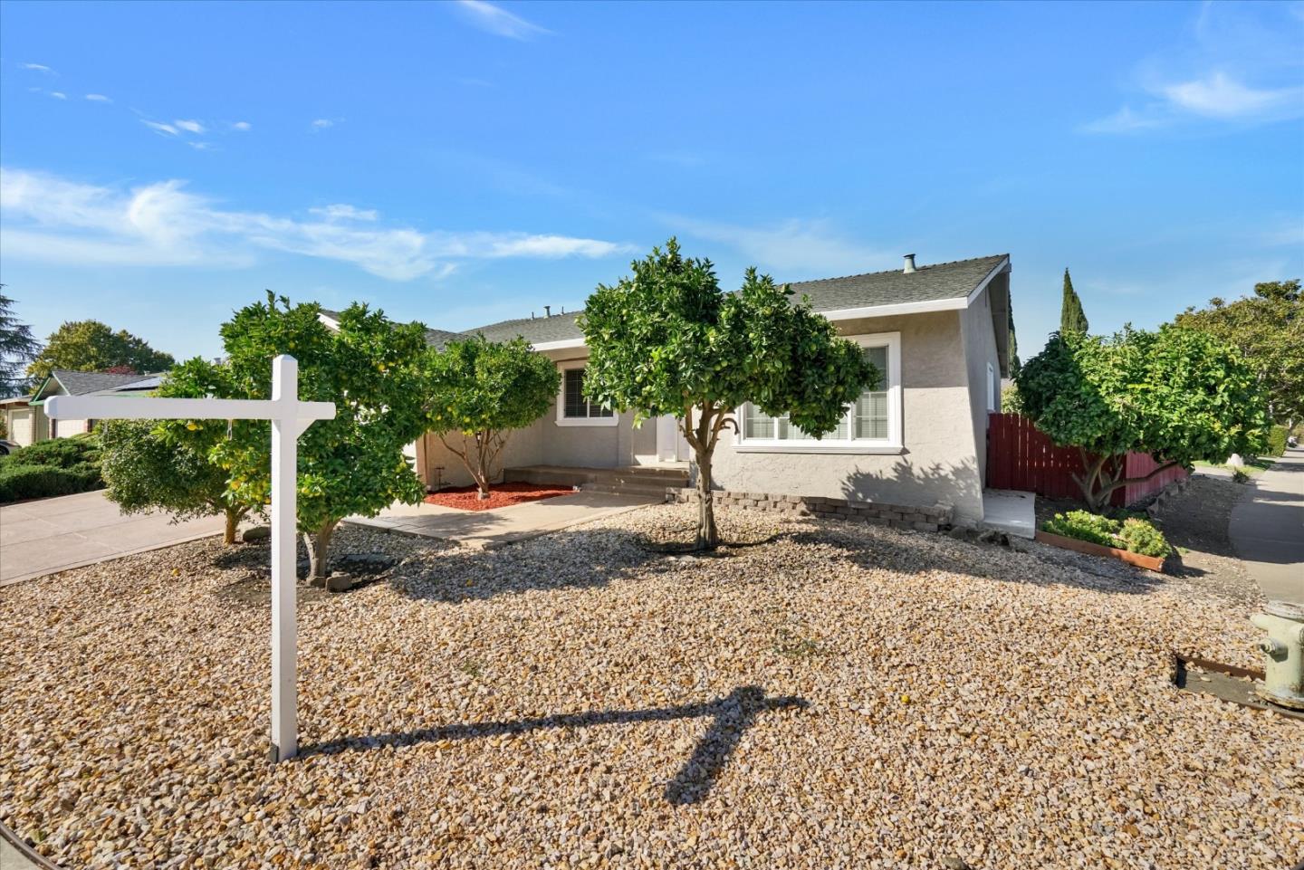 Detail Gallery Image 3 of 42 For 6137 Inglewood Dr, Pleasanton,  CA 94588 - 4 Beds | 2 Baths