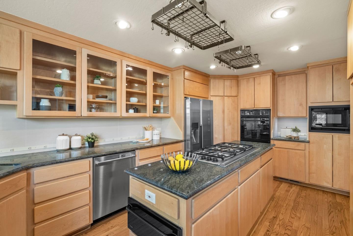 Detail Gallery Image 20 of 38 For 14676 Wild Berry Ln, Saratoga,  CA 95070 - 3 Beds | 2/1 Baths