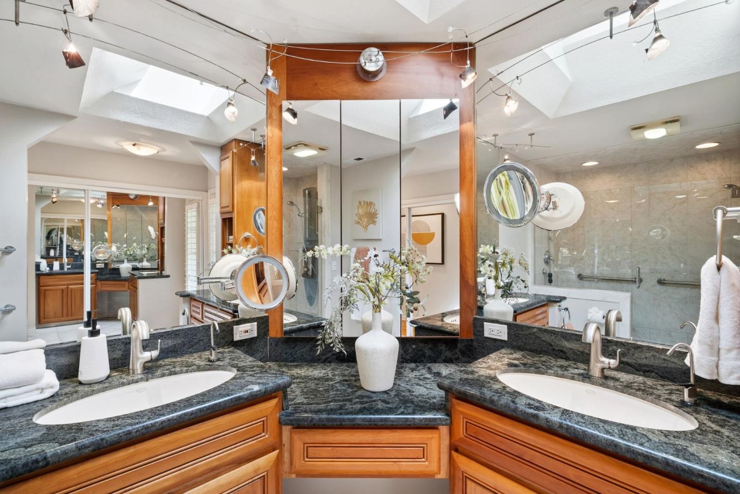 Detail Gallery Image 27 of 38 For 14676 Wild Berry Ln, Saratoga,  CA 95070 - 3 Beds | 2/1 Baths