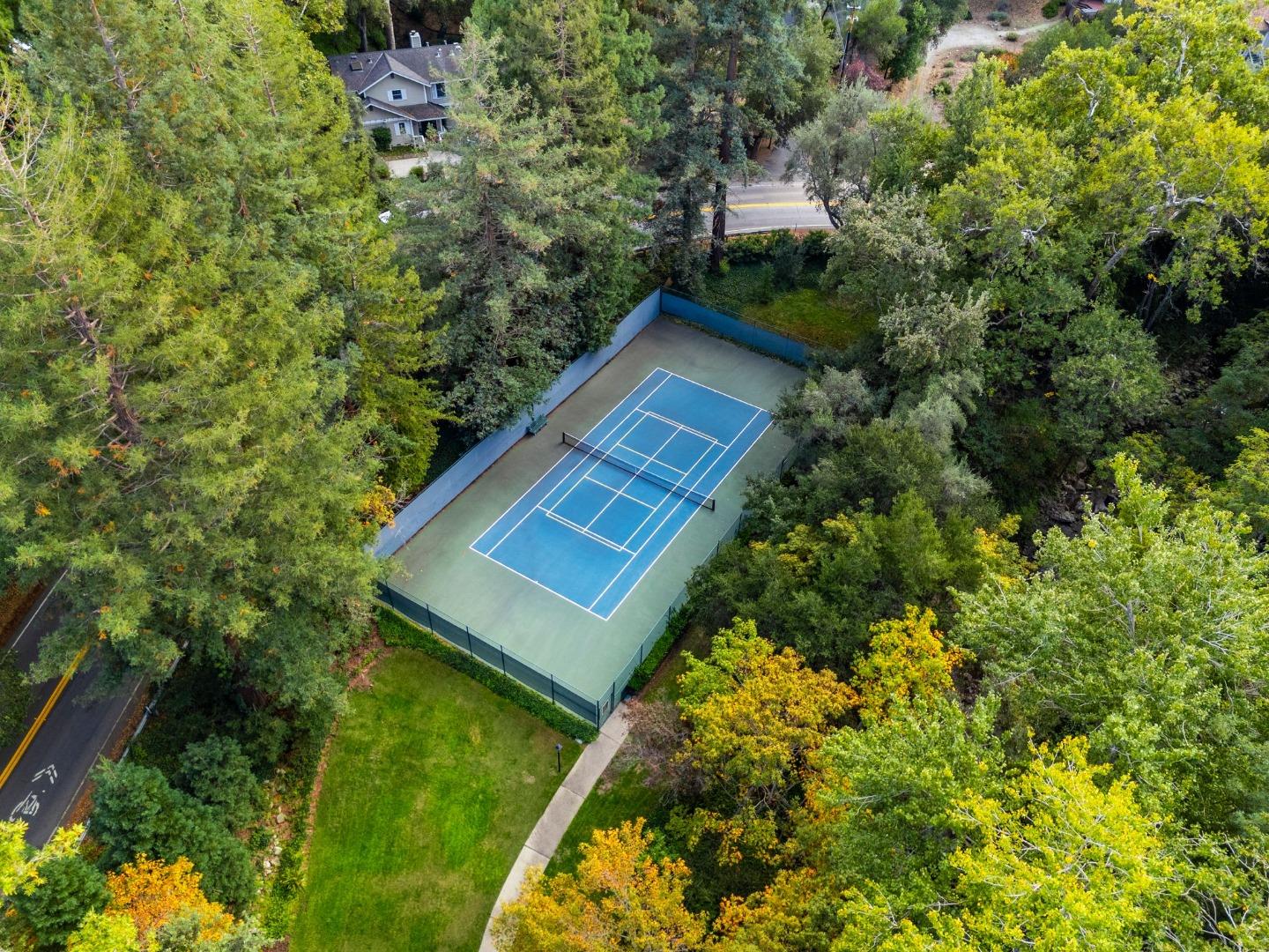 Detail Gallery Image 5 of 38 For 14676 Wild Berry Ln, Saratoga,  CA 95070 - 3 Beds | 2/1 Baths