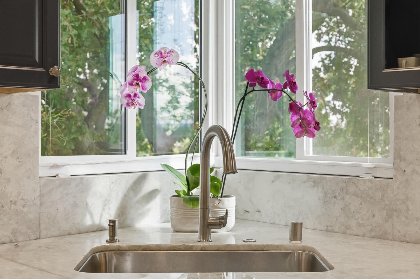 Detail Gallery Image 17 of 41 For 100 Garnet Ave, San Carlos,  CA 94070 - 2 Beds | 2 Baths