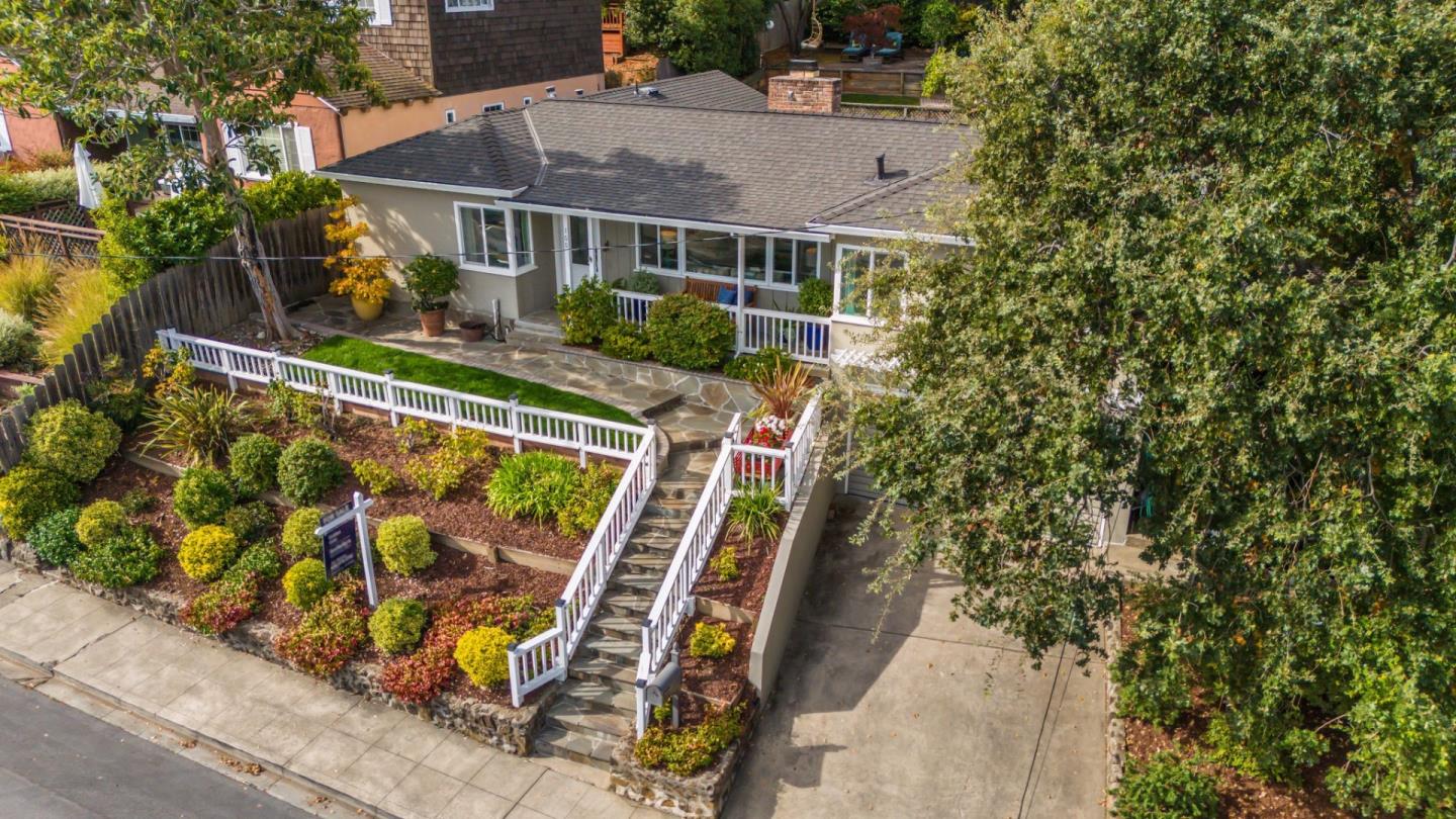 Detail Gallery Image 2 of 41 For 100 Garnet Ave, San Carlos,  CA 94070 - 2 Beds | 2 Baths