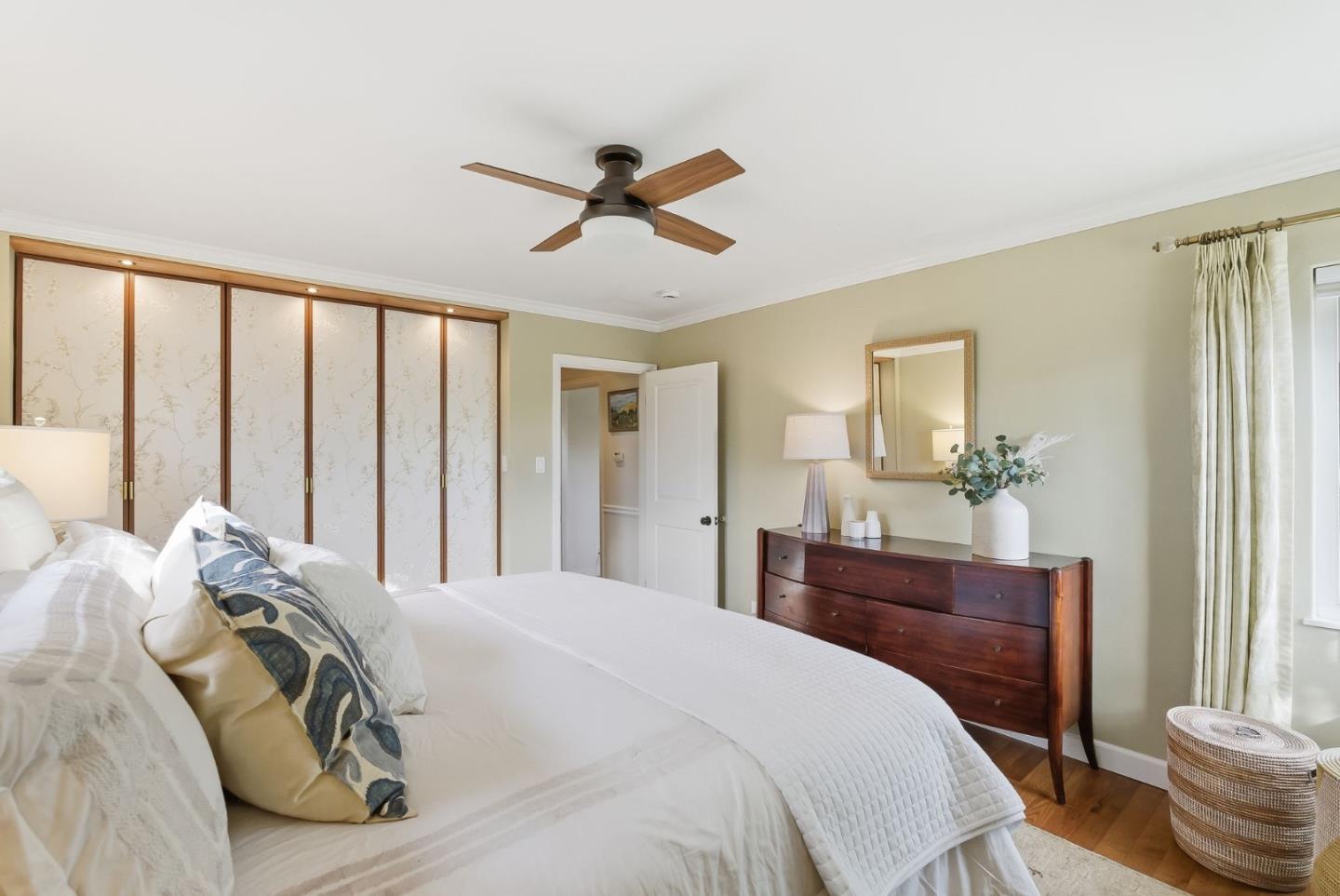 Detail Gallery Image 20 of 41 For 100 Garnet Ave, San Carlos,  CA 94070 - 2 Beds | 2 Baths