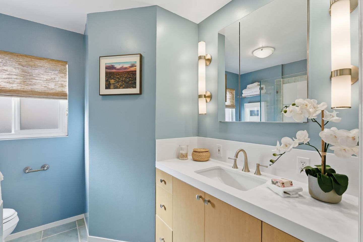 Detail Gallery Image 23 of 41 For 100 Garnet Ave, San Carlos,  CA 94070 - 2 Beds | 2 Baths