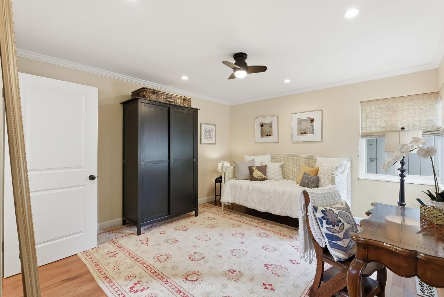 Detail Gallery Image 24 of 41 For 100 Garnet Ave, San Carlos,  CA 94070 - 2 Beds | 2 Baths