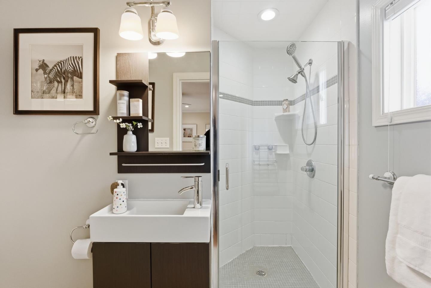 Detail Gallery Image 26 of 41 For 100 Garnet Ave, San Carlos,  CA 94070 - 2 Beds | 2 Baths