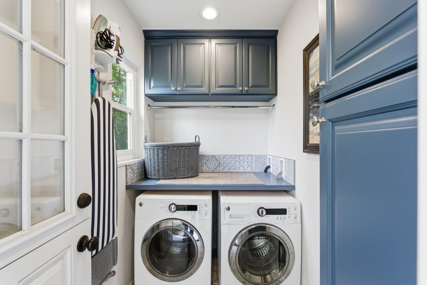 Detail Gallery Image 27 of 41 For 100 Garnet Ave, San Carlos,  CA 94070 - 2 Beds | 2 Baths