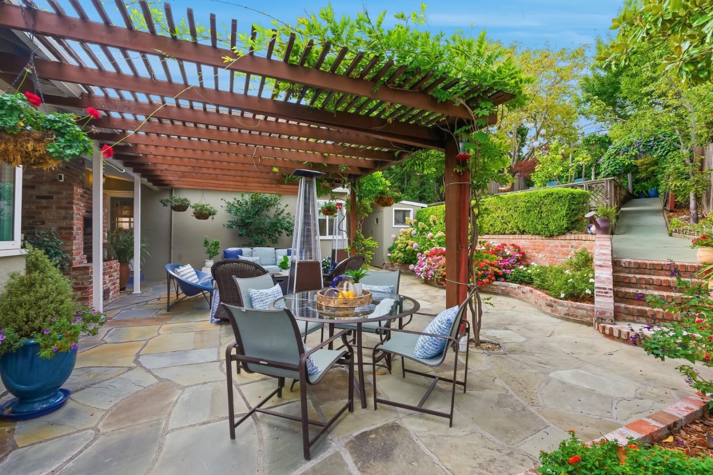 Detail Gallery Image 28 of 41 For 100 Garnet Ave, San Carlos,  CA 94070 - 2 Beds | 2 Baths