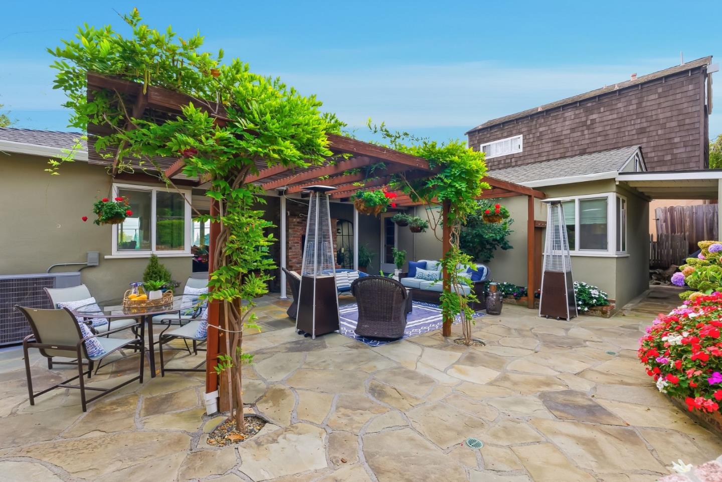 Detail Gallery Image 29 of 41 For 100 Garnet Ave, San Carlos,  CA 94070 - 2 Beds | 2 Baths