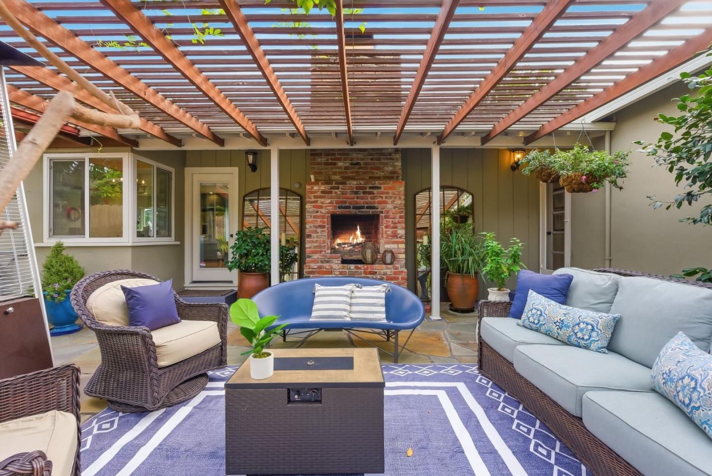 Detail Gallery Image 30 of 41 For 100 Garnet Ave, San Carlos,  CA 94070 - 2 Beds | 2 Baths