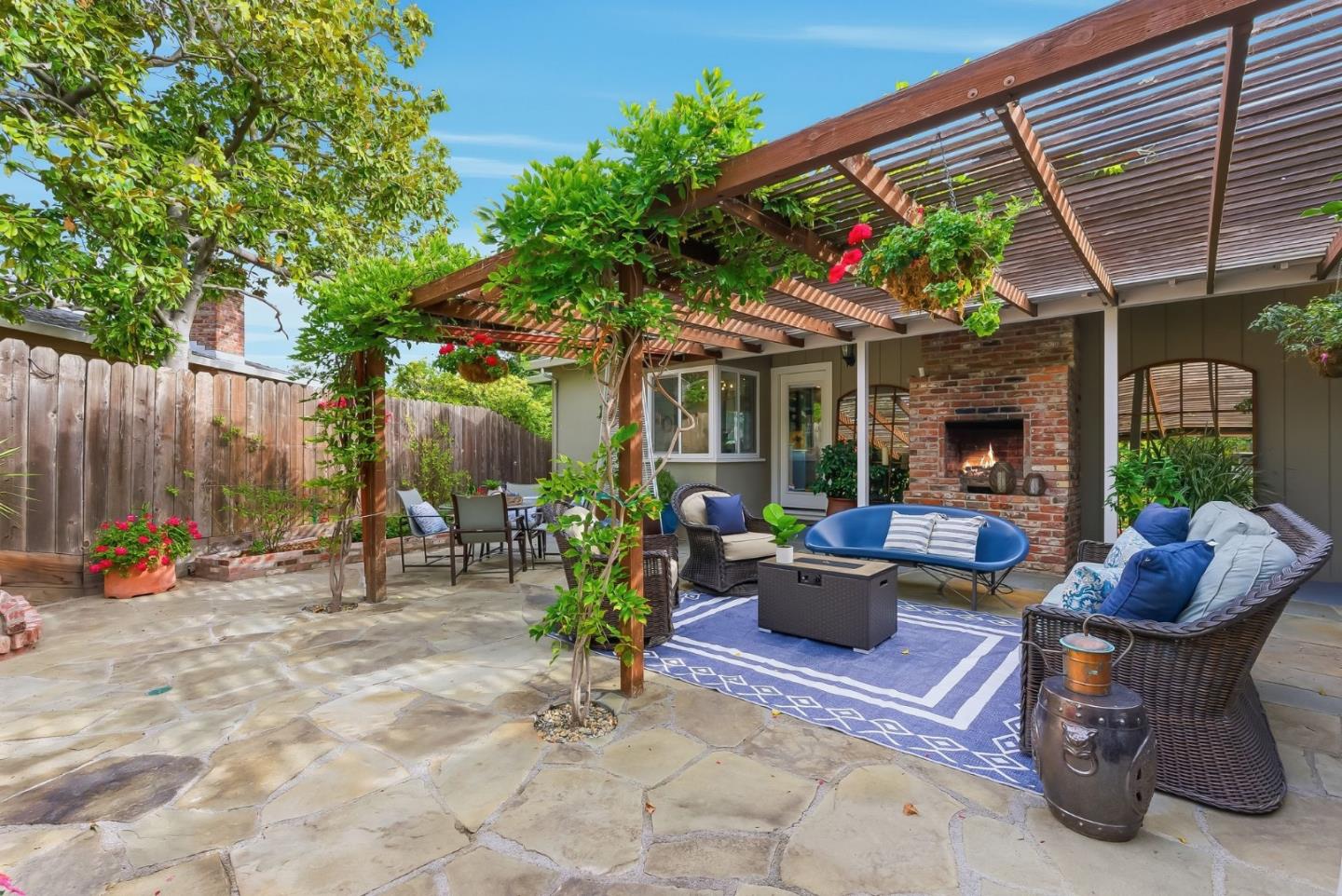 Detail Gallery Image 31 of 41 For 100 Garnet Ave, San Carlos,  CA 94070 - 2 Beds | 2 Baths