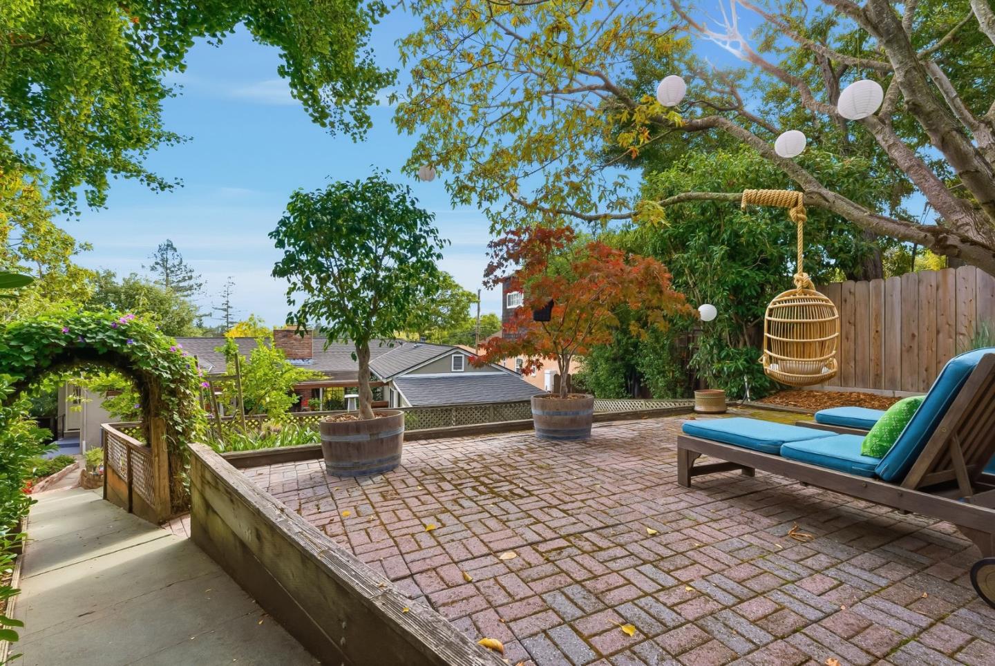 Detail Gallery Image 35 of 41 For 100 Garnet Ave, San Carlos,  CA 94070 - 2 Beds | 2 Baths