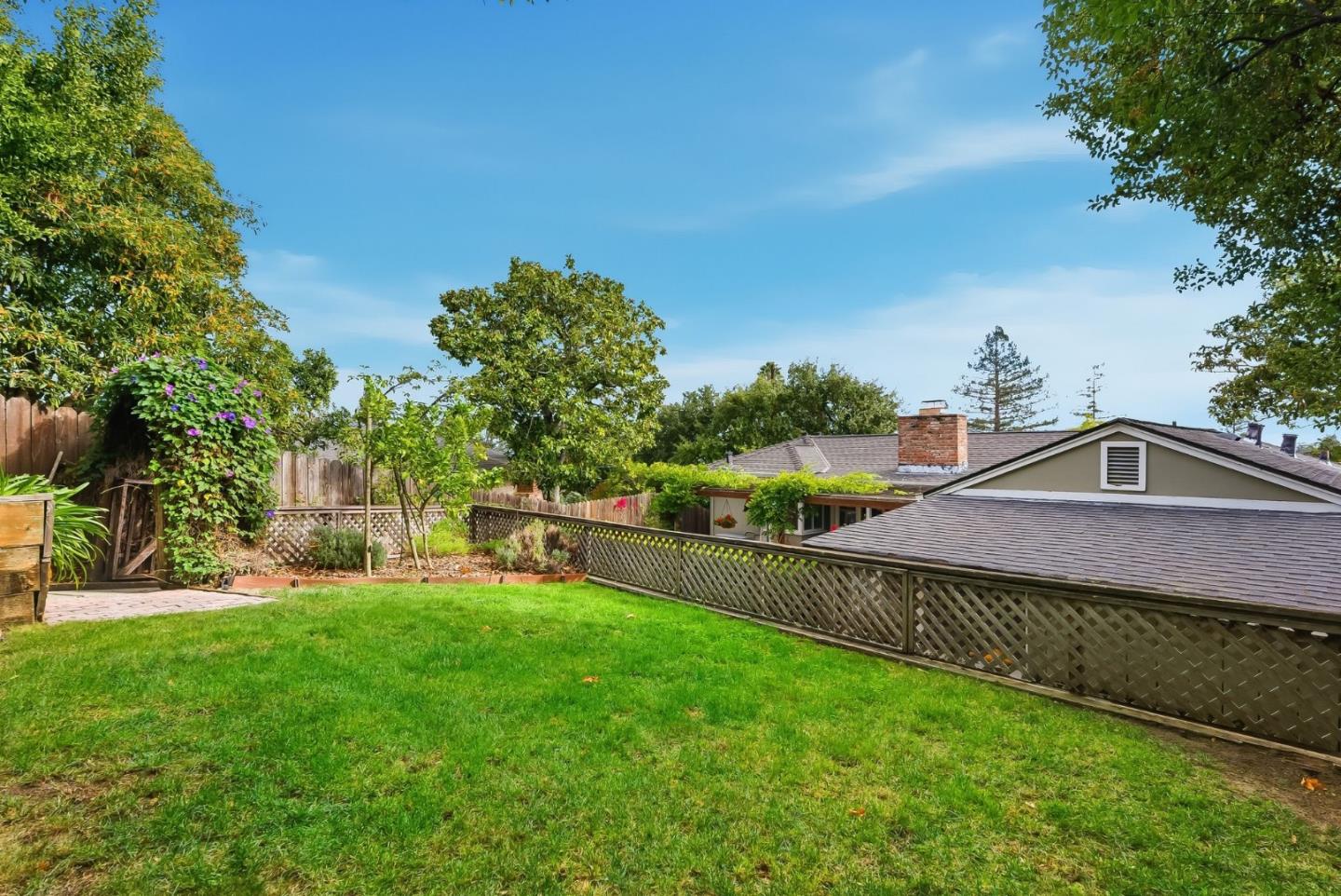 Detail Gallery Image 37 of 41 For 100 Garnet Ave, San Carlos,  CA 94070 - 2 Beds | 2 Baths