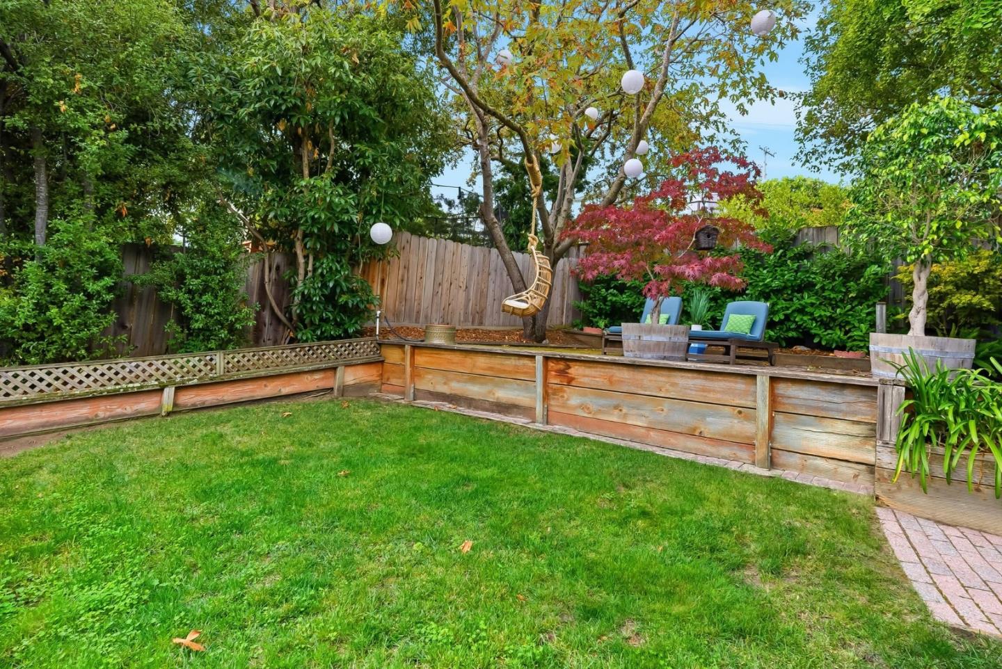 Detail Gallery Image 38 of 41 For 100 Garnet Ave, San Carlos,  CA 94070 - 2 Beds | 2 Baths