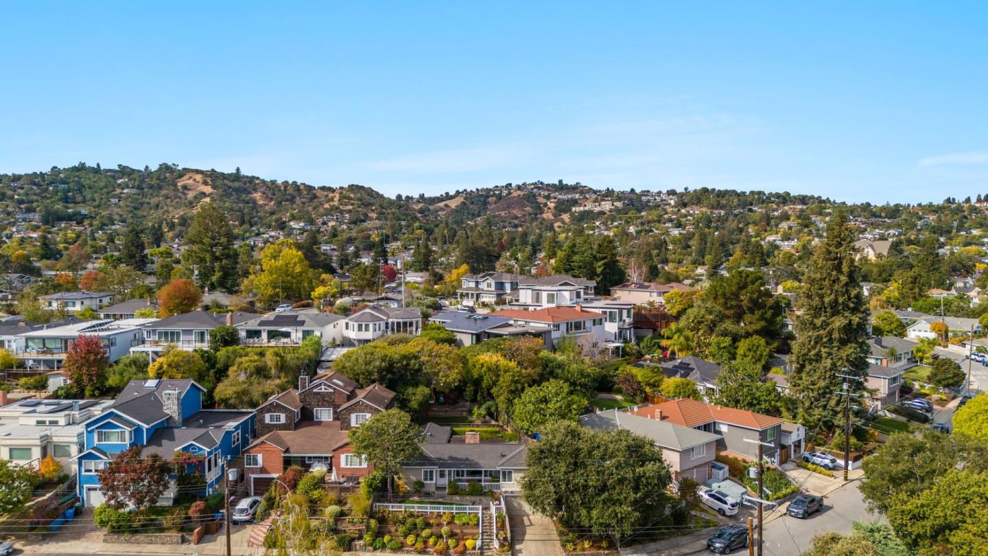 Detail Gallery Image 40 of 41 For 100 Garnet Ave, San Carlos,  CA 94070 - 2 Beds | 2 Baths