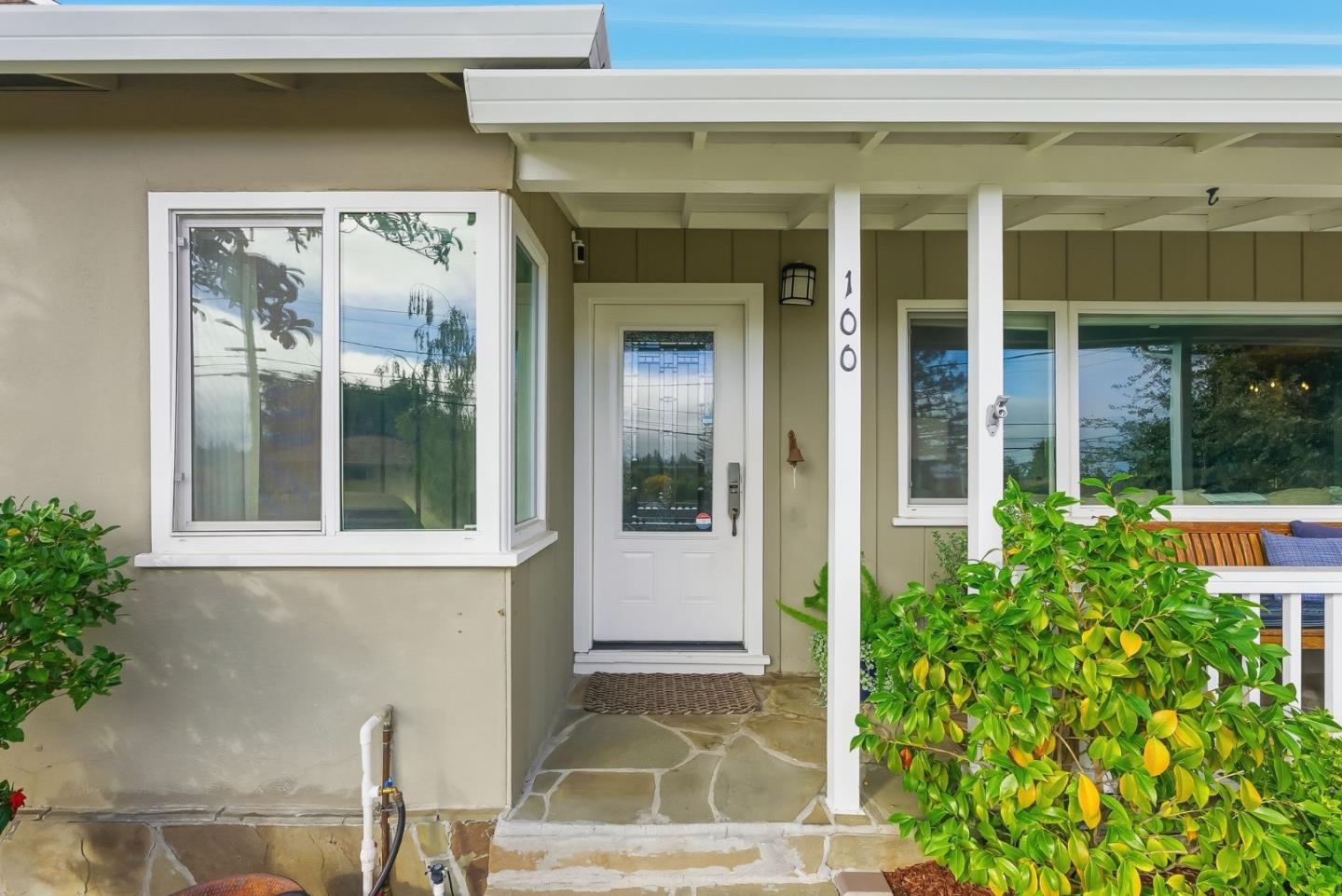 Detail Gallery Image 5 of 41 For 100 Garnet Ave, San Carlos,  CA 94070 - 2 Beds | 2 Baths