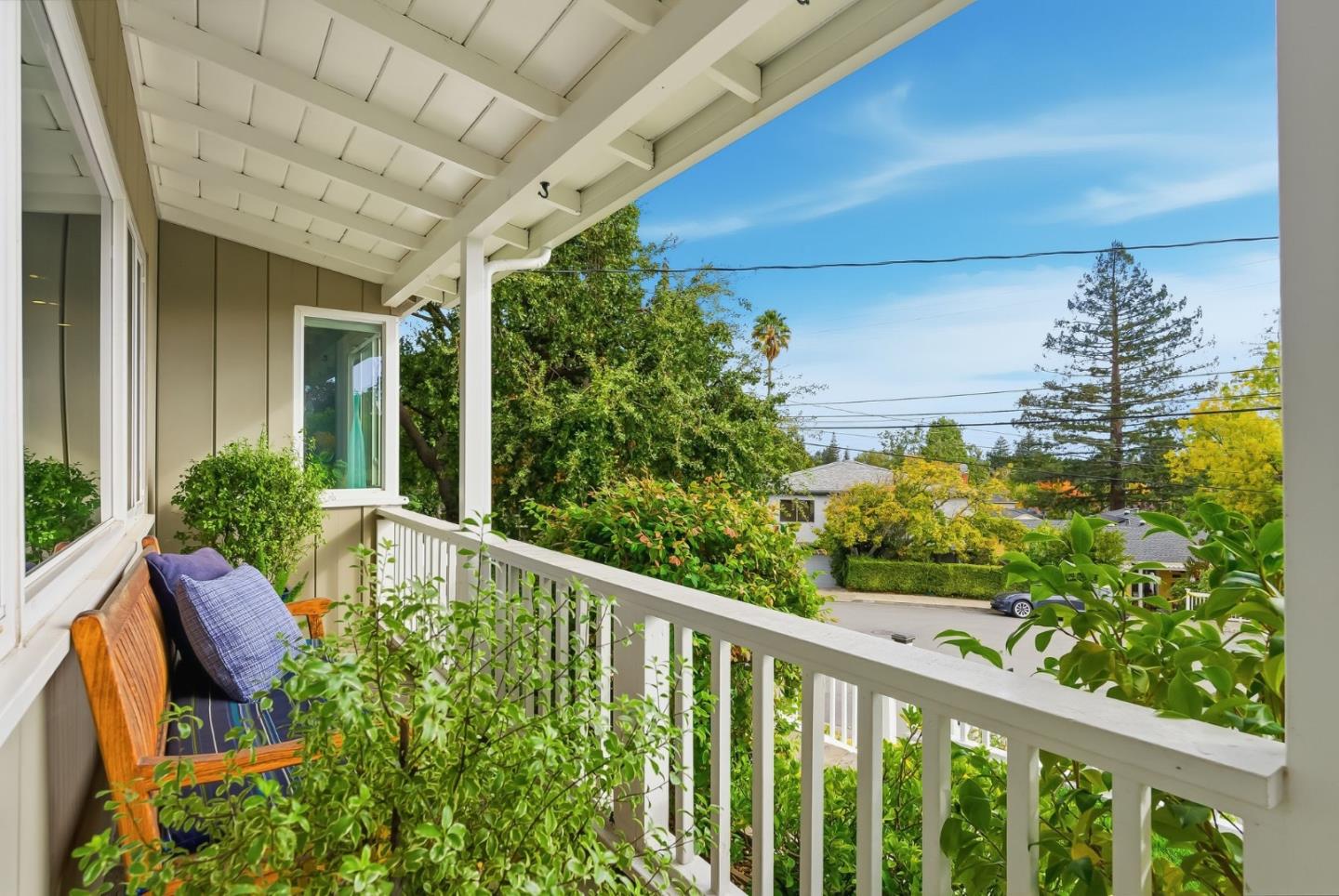 Detail Gallery Image 6 of 41 For 100 Garnet Ave, San Carlos,  CA 94070 - 2 Beds | 2 Baths