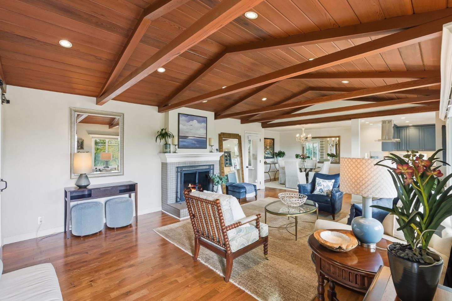 Detail Gallery Image 7 of 41 For 100 Garnet Ave, San Carlos,  CA 94070 - 2 Beds | 2 Baths