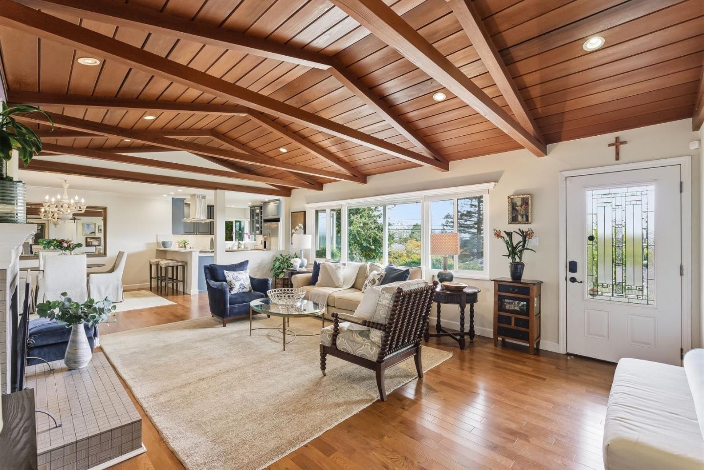 Detail Gallery Image 8 of 41 For 100 Garnet Ave, San Carlos,  CA 94070 - 2 Beds | 2 Baths