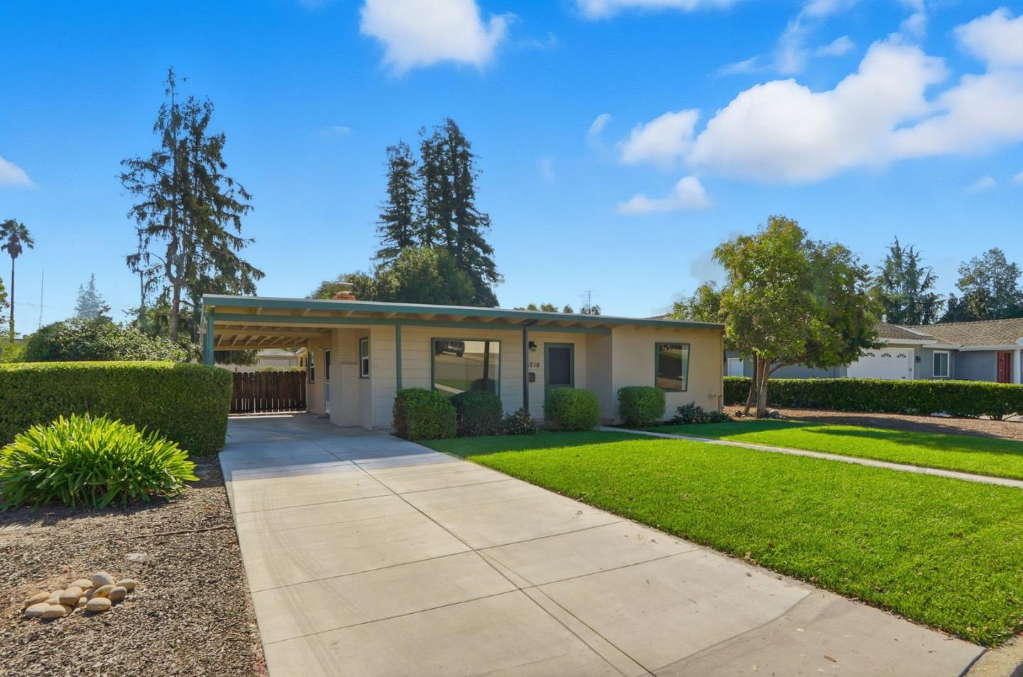 Detail Gallery Image 3 of 26 For 3216 Bluebird Dr, San Jose,  CA 95117 - 2 Beds | 1 Baths