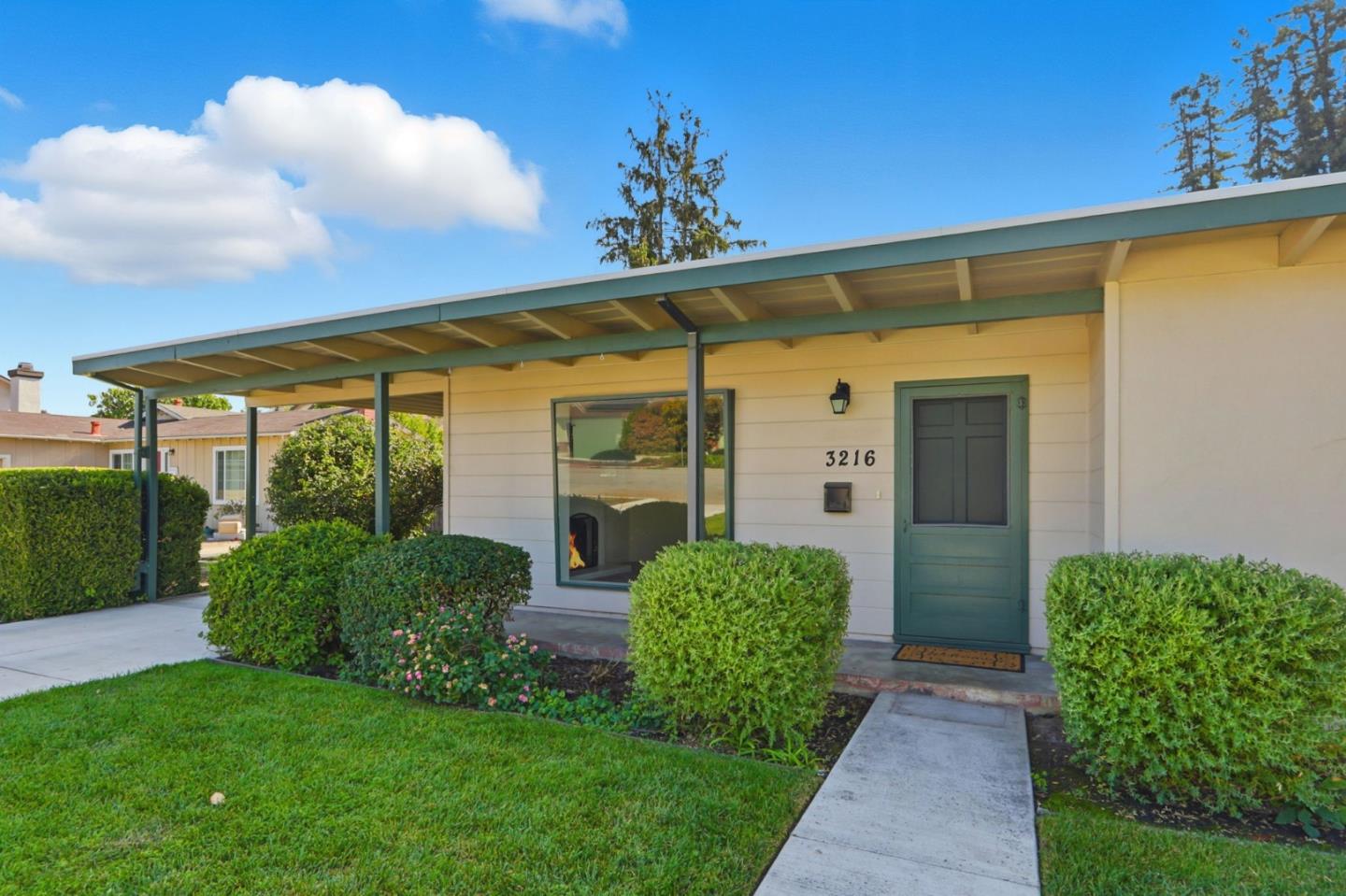 Detail Gallery Image 4 of 26 For 3216 Bluebird Dr, San Jose,  CA 95117 - 2 Beds | 1 Baths